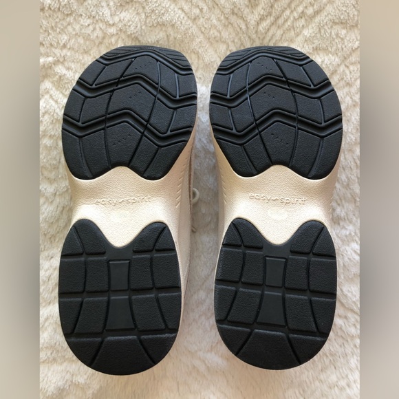 Easy Spirit Sneakers Size 8.5WW - Picture 3 of 6